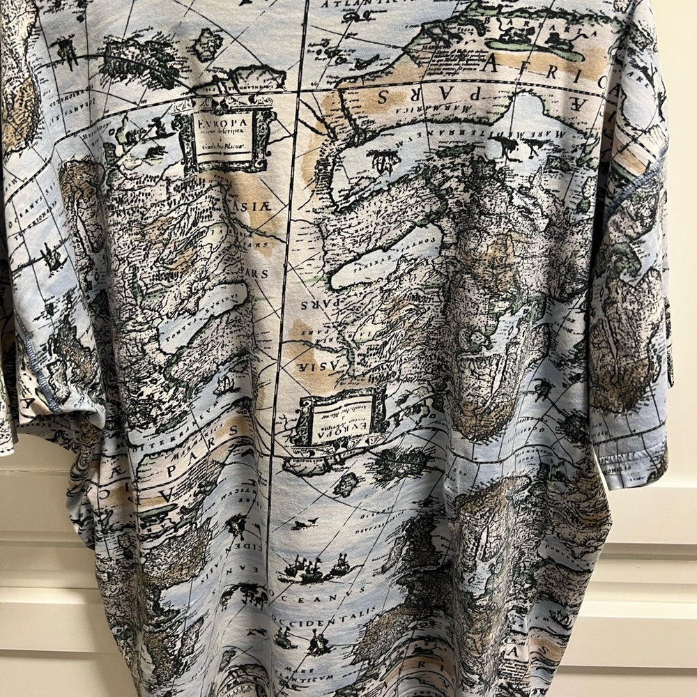 United colors of Benetton RARE Vintage 1980’s map of Africa Tshirt. Size XL